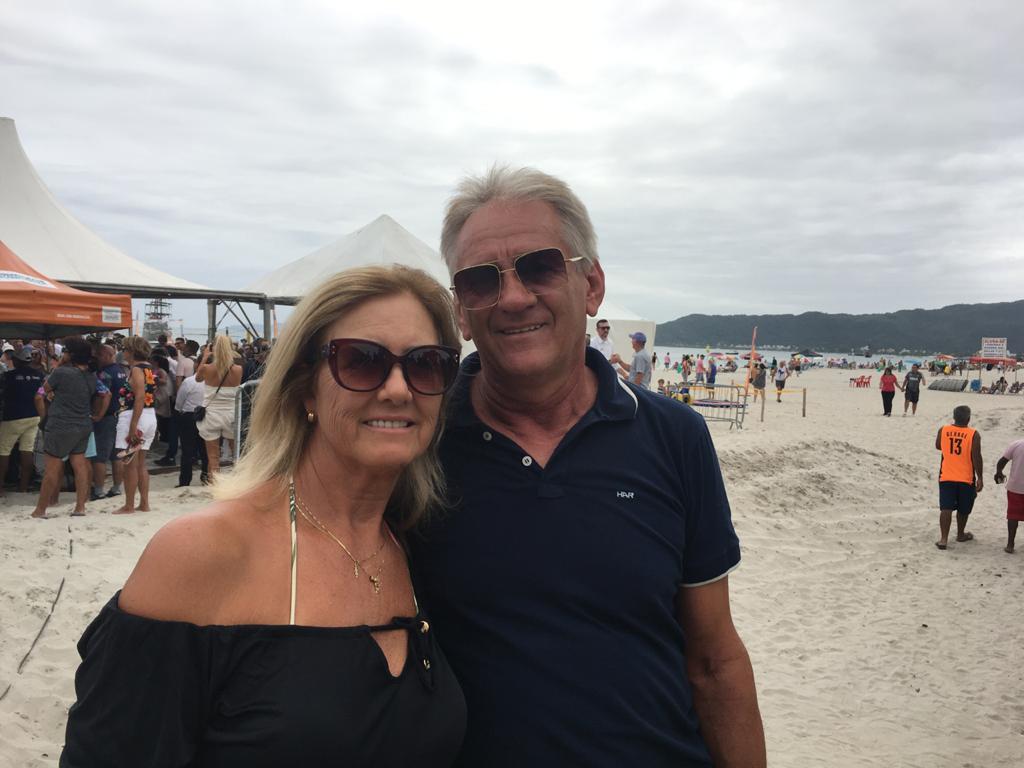 Bernardo e esposa comemoram o resultado da obra Bernardo e esposa comemoram o resultado da obra