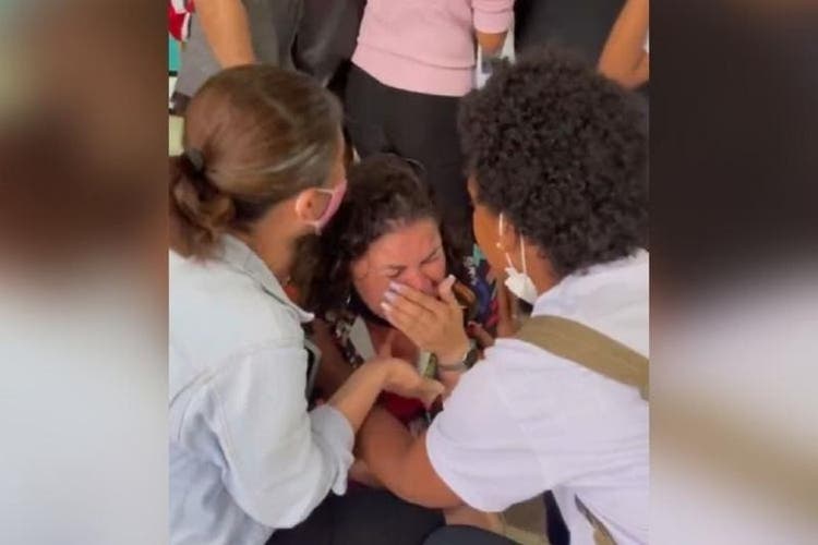 Familiares se emocionaram ao saber do resultado da seletiva do Bolshoi Familiares se emocionaram ao saber do resultado da seletiva do Bolshoi
