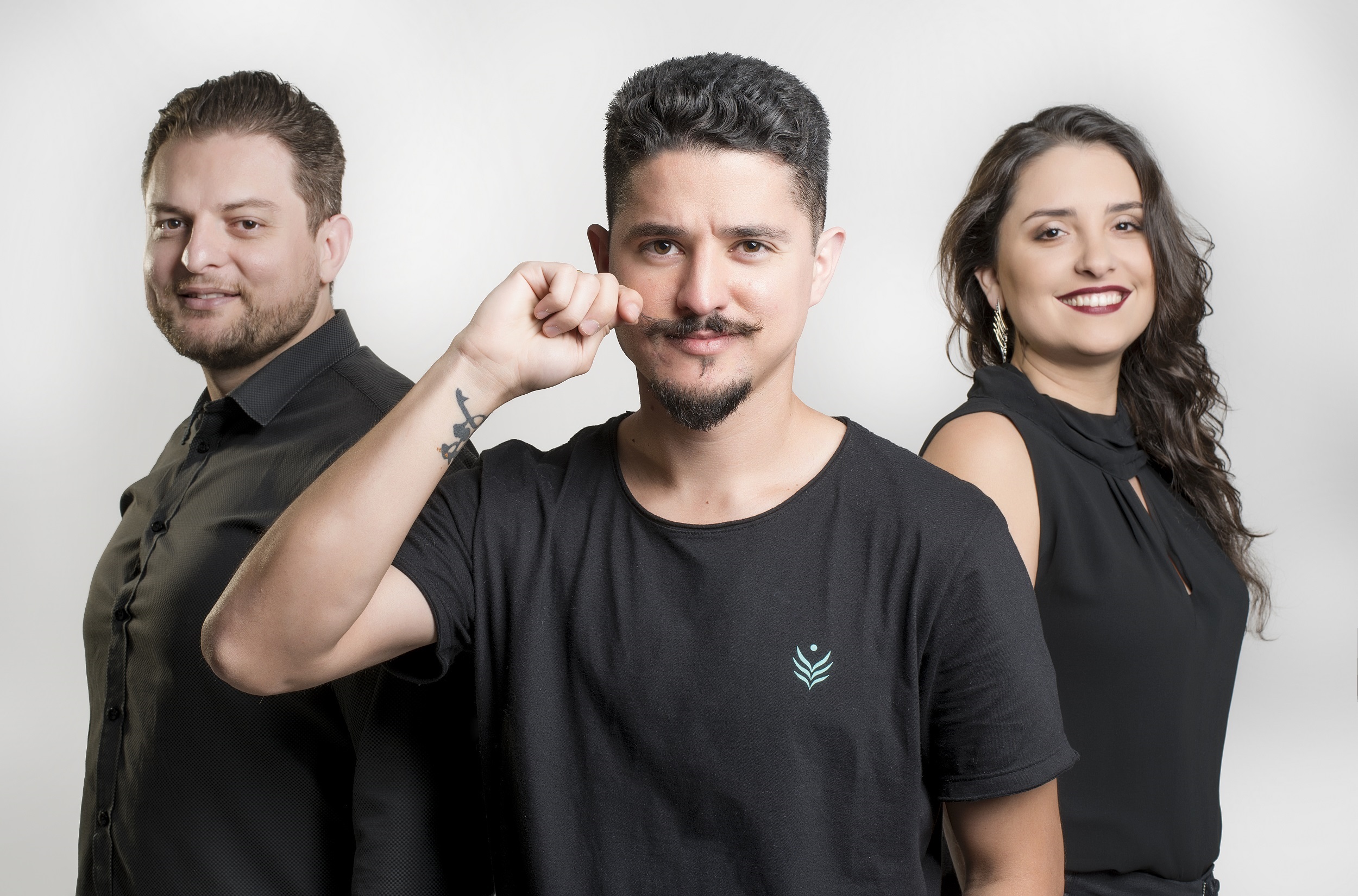 Arquitetos da Progetta, Allan Chierighini e Graziella Oliveira convidaram o artista plástico Thiago Valdi para participar do espaço que vão assinar na Casacor SC 2019, edição Floripa na nova Casa Milano, na Av. Mauro Ramos. Com uma missão interessante e galáctica, Valdi terá que interpretar, através da sua arte urbana, a consciência humana. Desafio feito, desafio aceito. Aguardem, pois esse trio vai dar o que falar