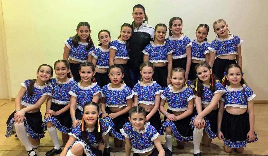 Esse é o grupo de dança do Colégio Bom Jesus Coração de Jesus, de Florianópolis, da professora e coreógrafa Giovana Vieira. As meninas se apresentaram ontem no Festival de Dança de Joinville