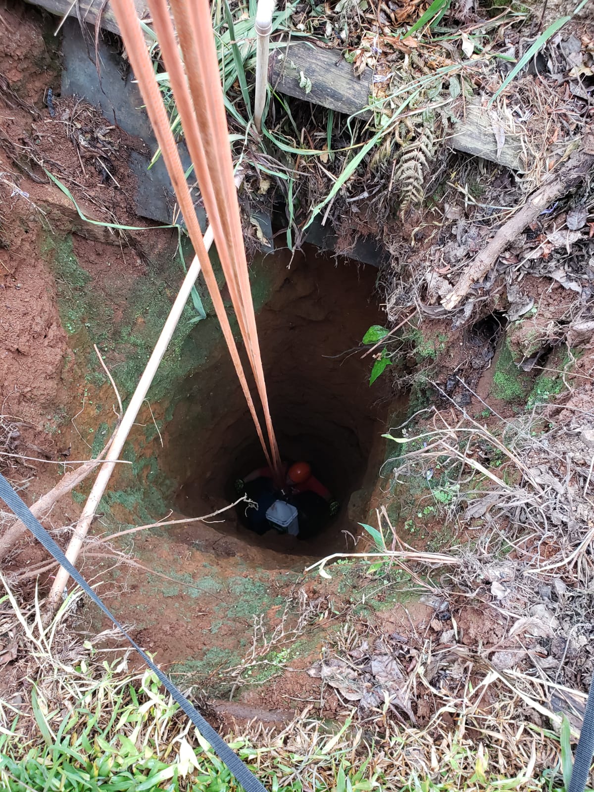 Ele estava em um poço com aproximadamente 12 metros de profundidade