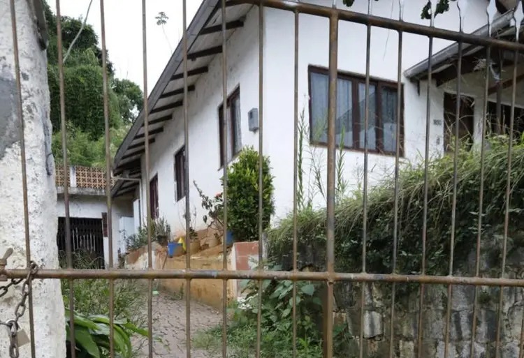 Casa onde a menina vivia e foi brutalmente violentada Casa onde a menina vivia e foi brutalmente violentada