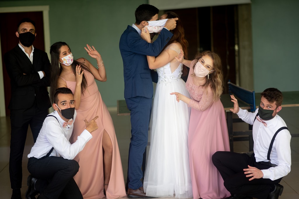 Cerimônia contou com a presença de quatro padrinhos Cerimônia contou com a presença de quatro padrinhos