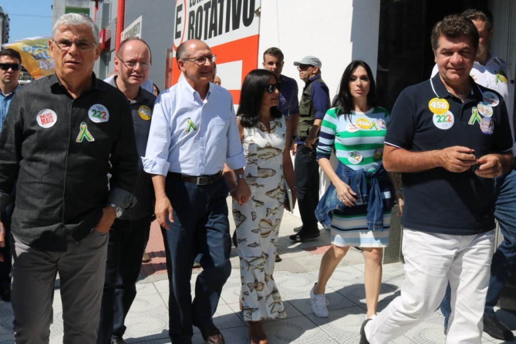 Salvaro, Geovania e Eduardo Moreira com Geraldo Alckmin na campanha de 2018 Salvaro, Geovania e Eduardo Moreira com Geraldo Alckmin na campanha de 2018