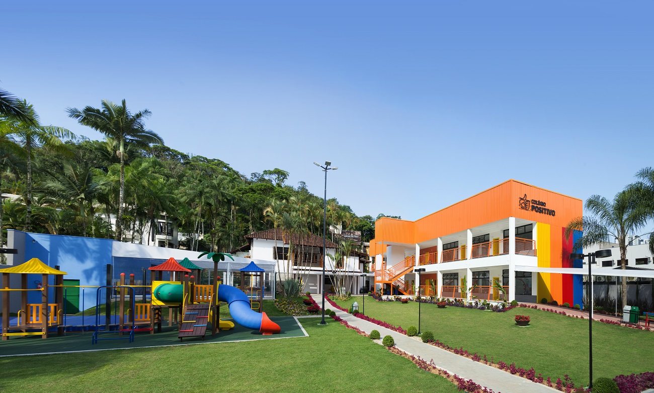 O Colégio Positivo Jr. fica na rua Aquidaban, 660
