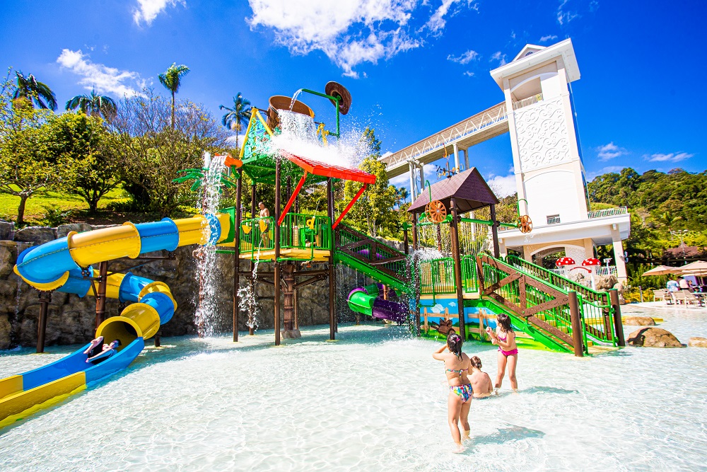 O complexo de piscinas tem mais de três mil metros quadrados 