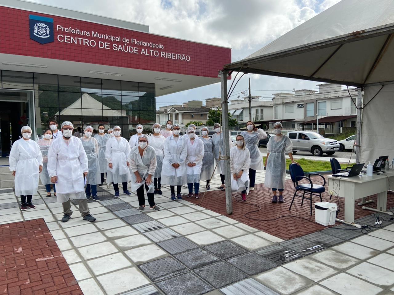 Foto registrada no dia em que Livia e Franco se conheceram, no Centro de Saúde do Alto Ribeirão, em Florianópolis Foto registrada no dia em que Livia e Franco se conheceram, no Centro de Saúde do Alto Ribeirão, em Florianópolis