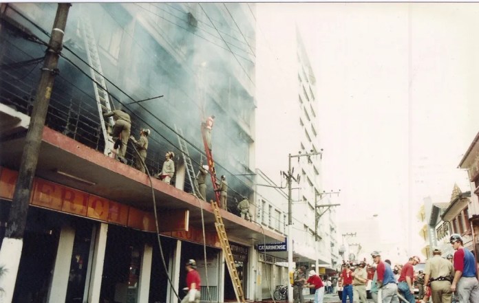 Edifício Catarinense foi atingido por incêndio em 1996