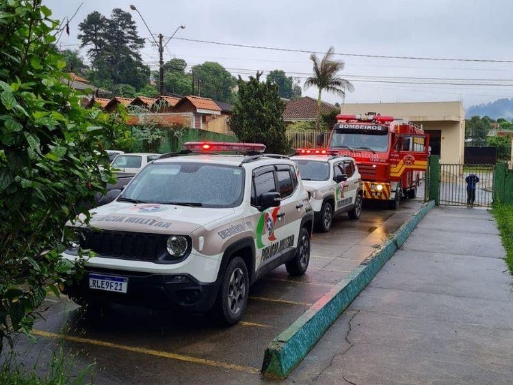 Polícia, Bombeiros e abrigo animal estiveram no local após o ataque Polícia, Bombeiros e abrigo animal estiveram no local após o ataque