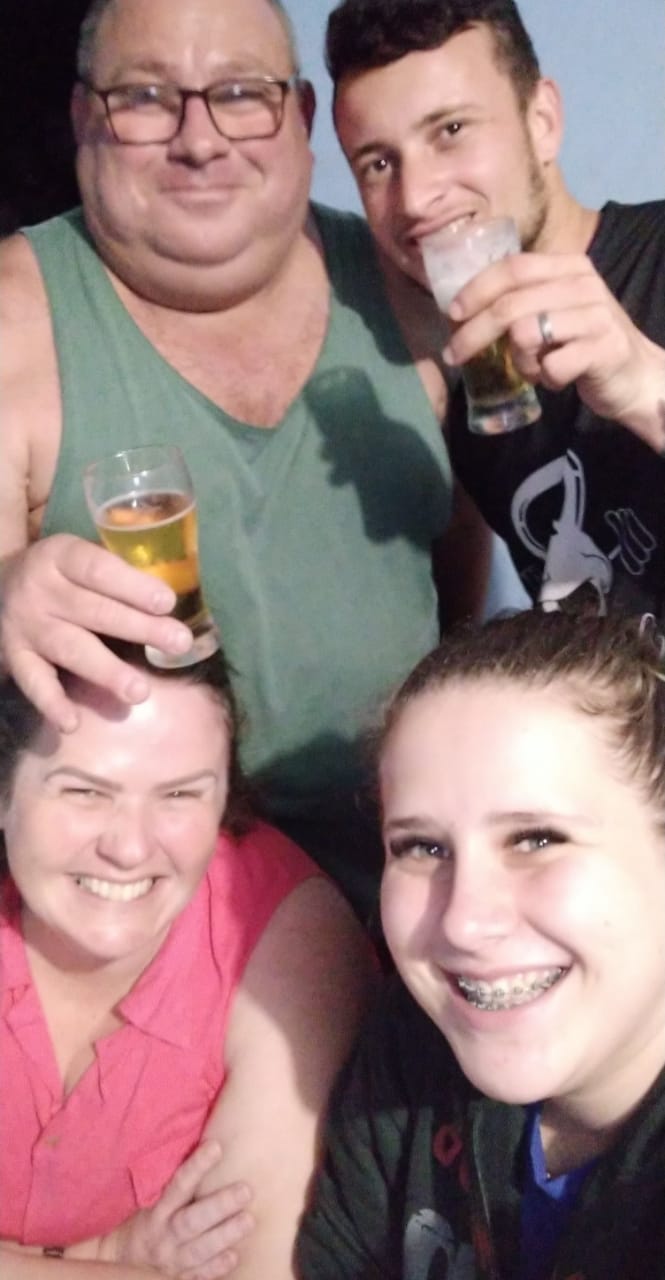 Família se reunia todos os domingos para almoçar Família se reunia todos os domingos para almoçar