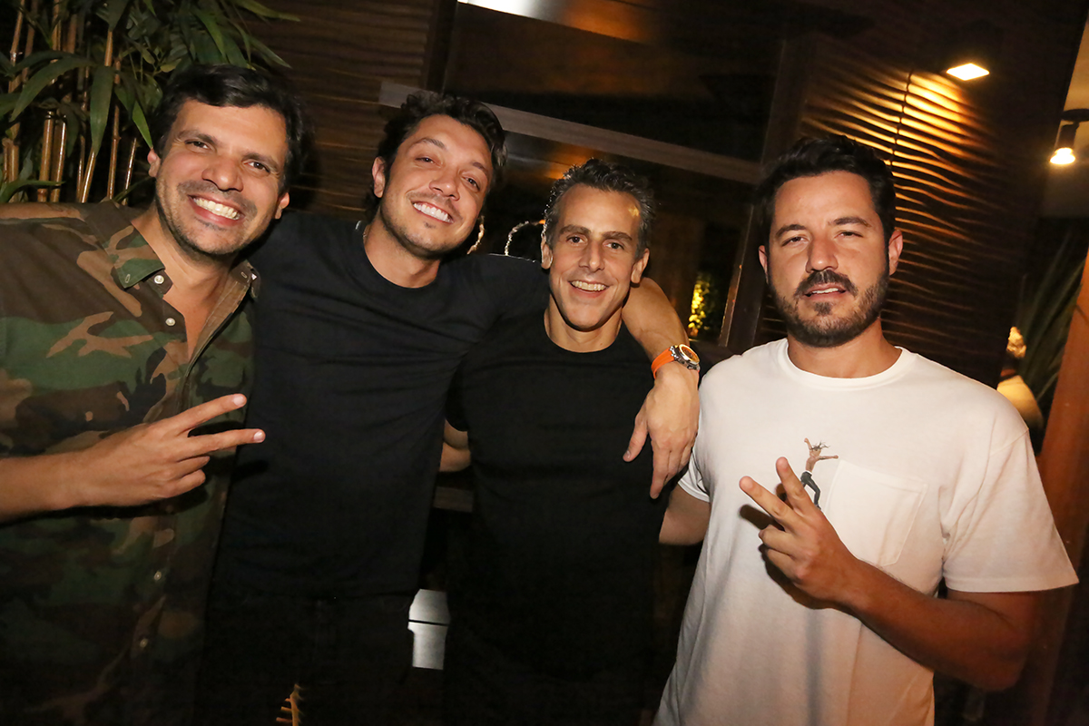 Peterson Ungaretti, João Neto, Ricardo Janine (sócio do João ) e o DJ da noite Coy
