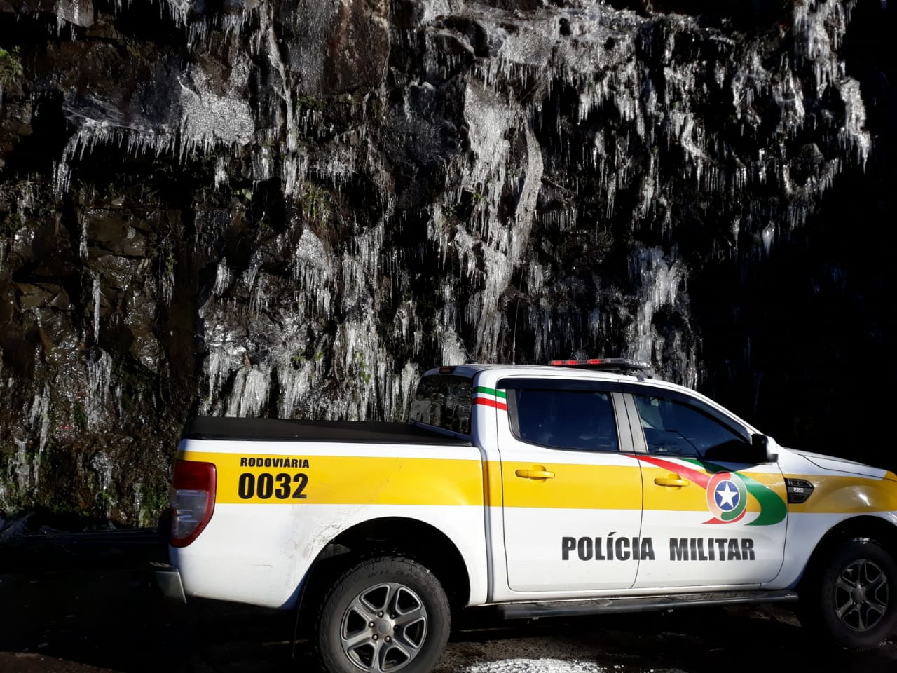 Serra do Rio do Rastro foi fechada durante a madrugada por conta do gelo na pista Serra do Rio do Rastro foi fechada durante a madrugada por conta do gelo na pista
