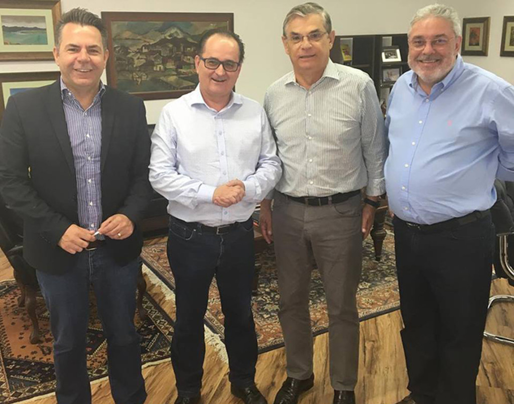 Gentil entre o deputado Vampiro e o ex-governador Eduardo, em 2018 Gentil entre o deputado Vampiro e o ex-governador Eduardo, em 2018