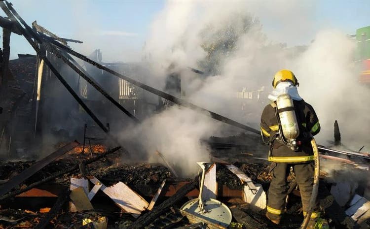 Quatro pessoas morreram em incêndio que destruiu casa em São Domingos Quatro pessoas morreram em incêndio que destruiu casa em São Domingos