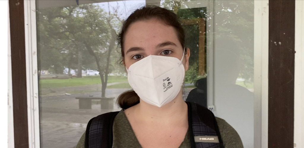 Alunos chegam cedo para garantir acesso ao local de prova do Enem Alunos chegam cedo para garantir acesso ao local de prova do Enem