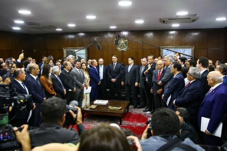 Propostas de reformas foram entregues pelo governo ao Senado nesta terça Propostas de reformas foram entregues pelo governo ao Senado nesta terça