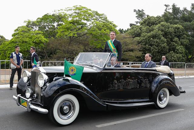 Presidente Jair Bolsonaro de Rolls Royce na chegada a Esplanada dos Ministérios Presidente Jair Bolsonaro de Rolls Royce na chegada a Esplanada dos Ministérios
