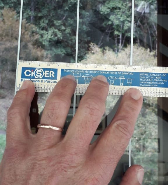 Distância deve ser de seis centímetros