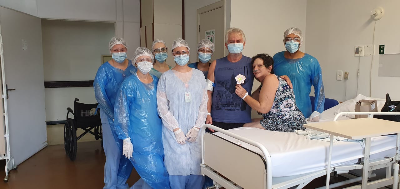 Equipe de enfermeiros que ajudou no reecontro Equipe de enfermeiros que ajudou no reecontro