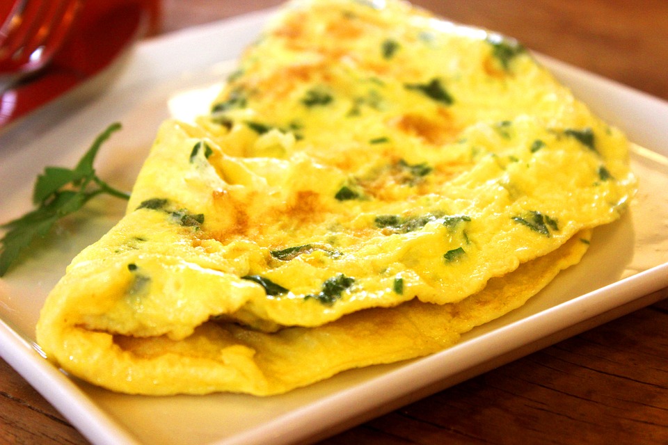 Omelete com proteína e legumes Omelete com proteína e legumes