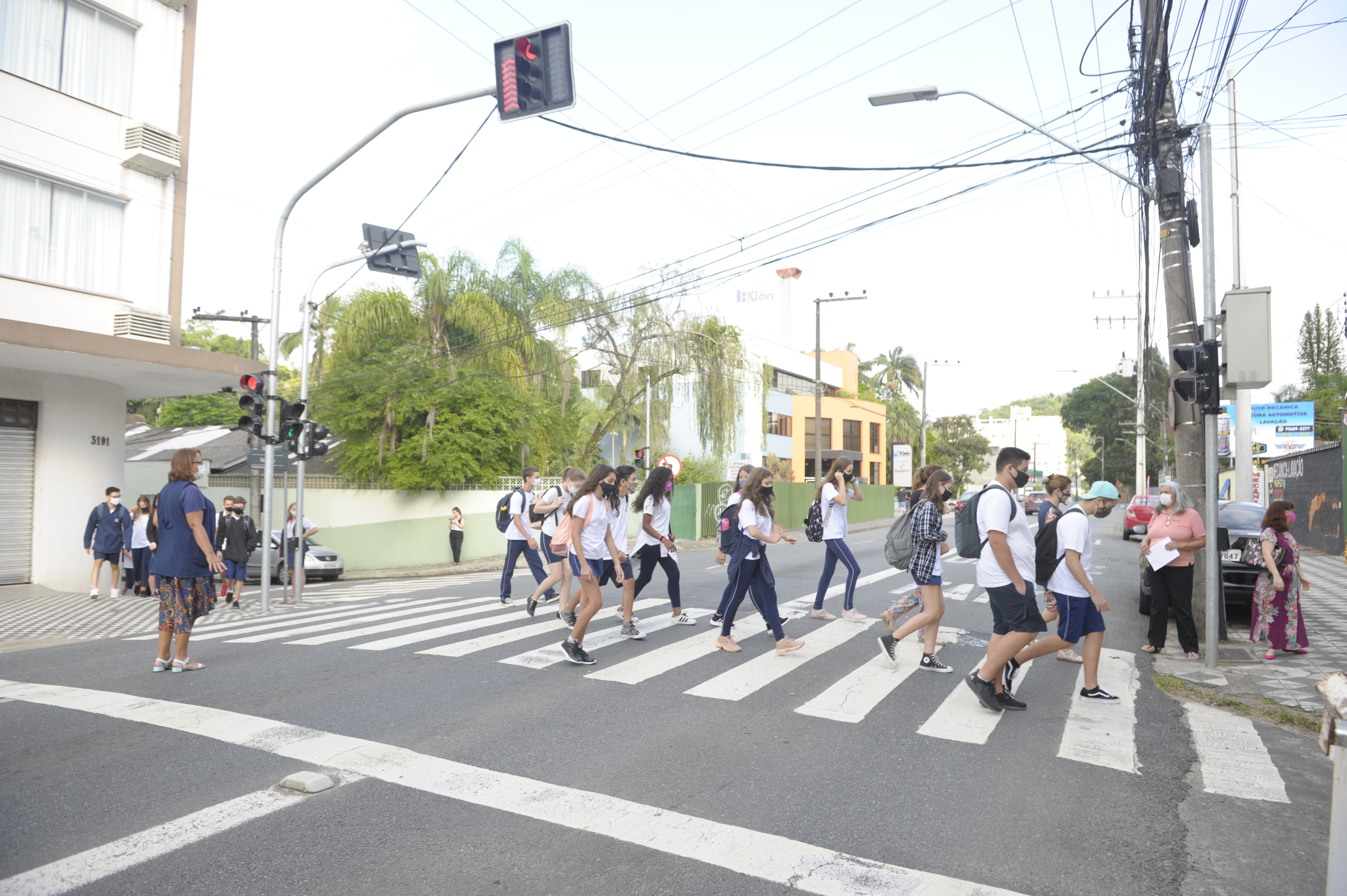 Estudantes precisam seguir até o campus 2 da Furb Estudantes precisam seguir até o campus 2 da Furb