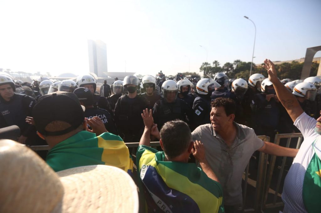 Manifestações pró-Bolsonaro em Brasília continuam na manhã desta terça-feira (7)