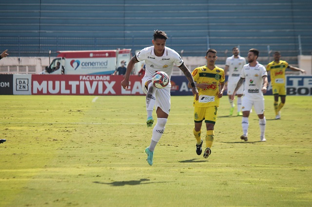 Contra o Mirassol, o Criciúma perdeu por 2 a 0 e chegou a 21 jogos de jejum fora de casa Contra o Mirassol, o Criciúma perdeu por 2 a 0 e chegou a 21 jogos de jejum fora de casa