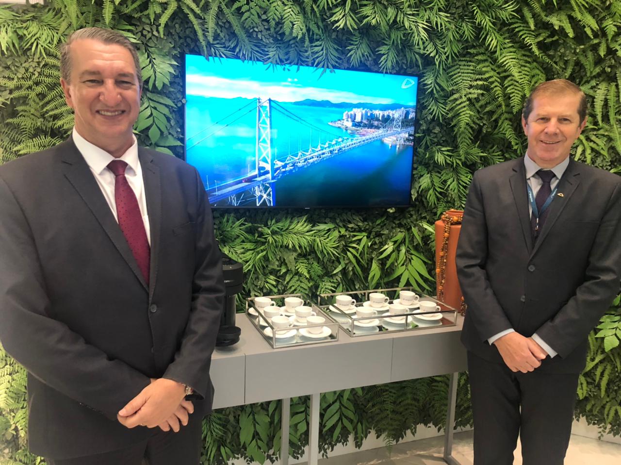À esquerda, Féliz Fornari, gerente geral da Uniprime Pioneira e, ao seu lado, Lúcio Scheuer, gerente comercial. À esquerda, Féliz Fornari, gerente geral da Uniprime Pioneira e, ao seu lado, Lúcio Scheuer, gerente comercial.