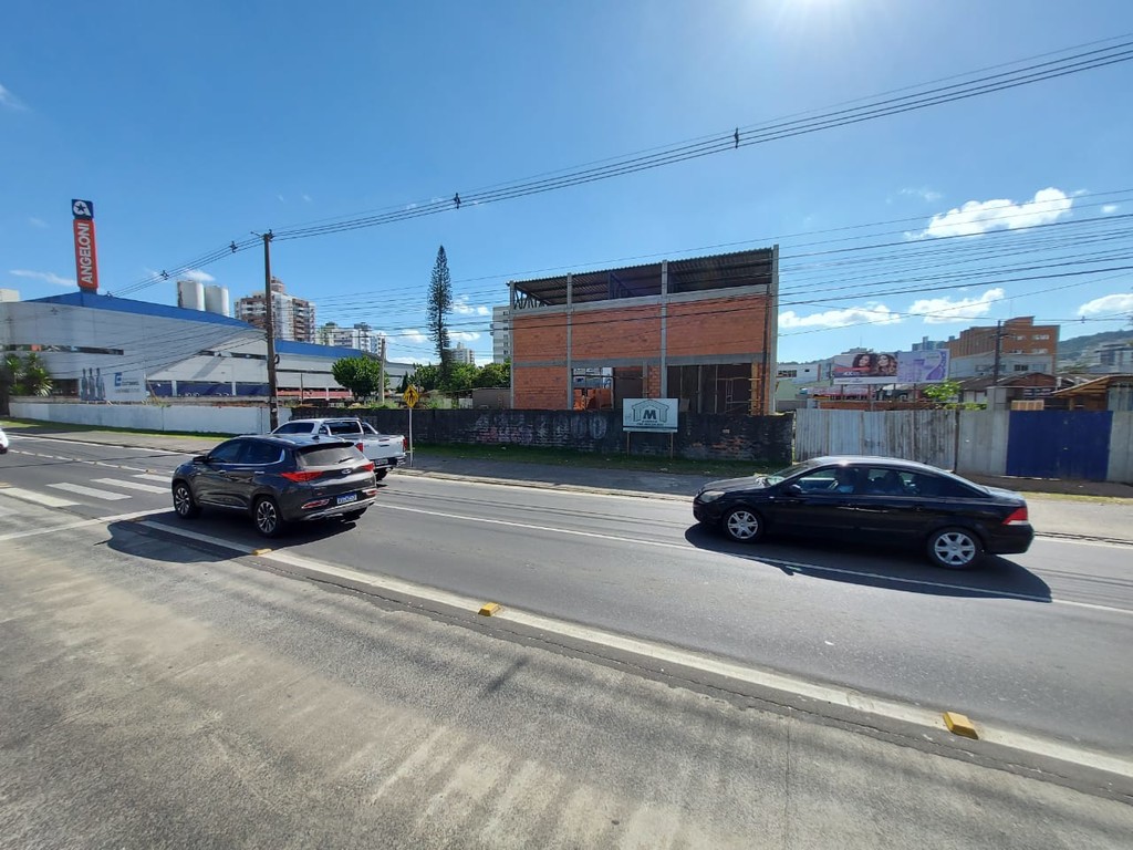 Terreno que abrigará novos estabelecimentos na área central de Criciúma Terreno que abrigará novos estabelecimentos na área central de Criciúma