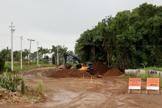 Acesso de Forquilhinha à BR-101 está em obras Acesso de Forquilhinha à BR-101 está em obras