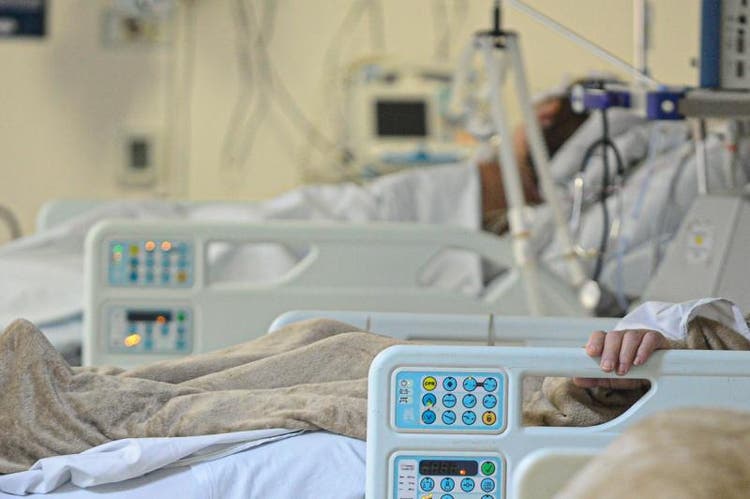 Estado chegou a ter mais de 400 pessoas esperando por uma vaga nos hospitais Estado chegou a ter mais de 400 pessoas esperando por uma vaga nos hospitais