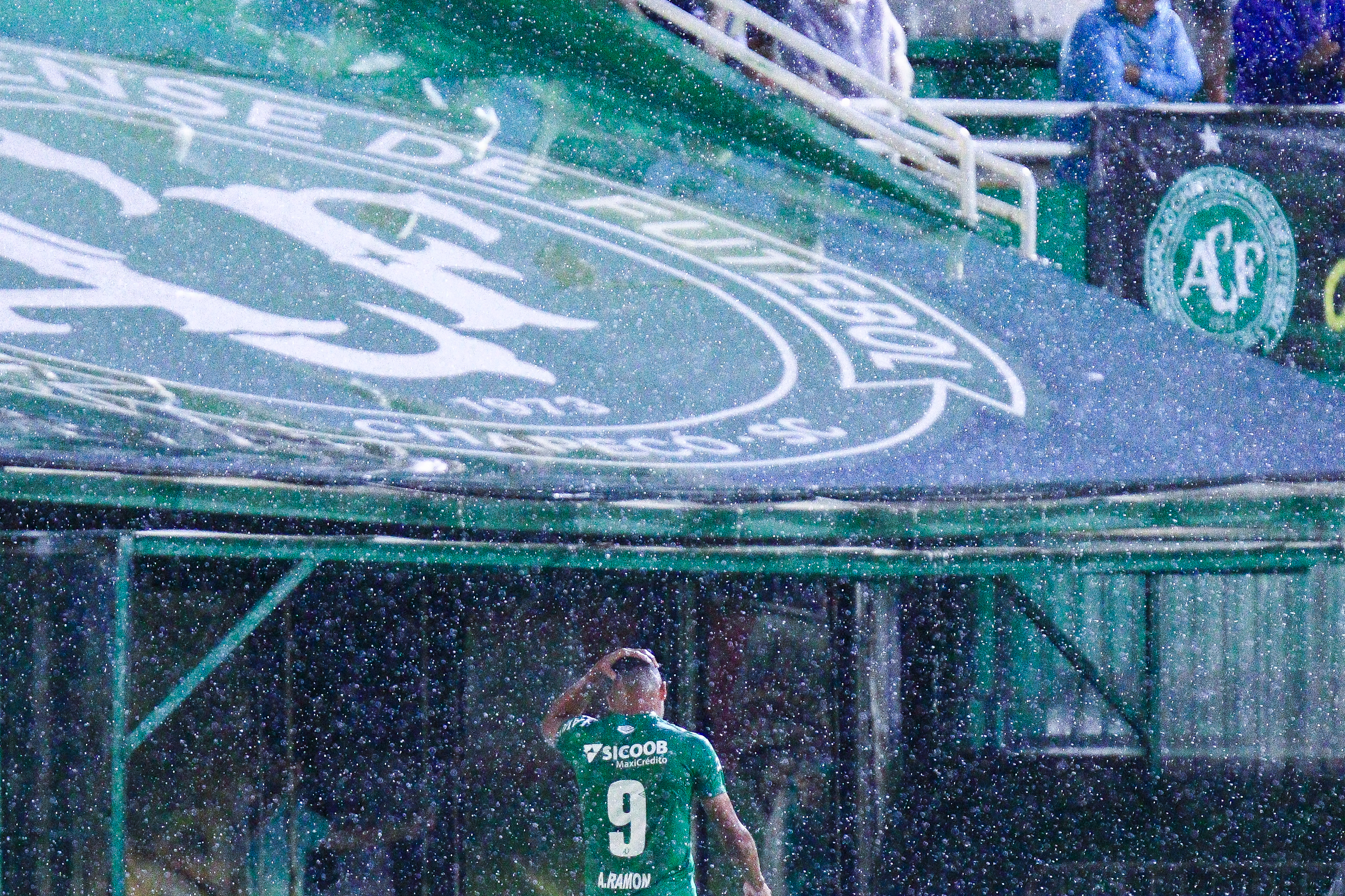 Anselmo Ramón, expulso contra o Brusque. Ataque só fez um gol no Catarinense Chapecoense foi derrotada para o Brusque na Arena Condá