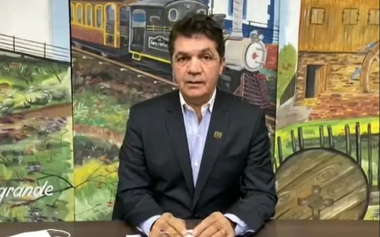 Prefeito anunciou demissão do professor na noite desta quarta Prefeito anunciou demissão do professor na noite desta quarta