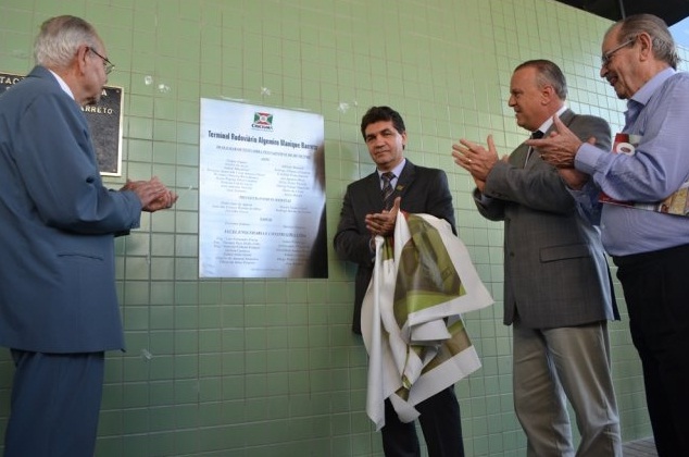 Na reinauguração em 2011: Manique, Salvaro, o então vice Márcio Búrigo e o arquiteto Fernando Carneiro Na reinauguração em 2011: Manique, Salvaro, o então vice Márcio Búrigo e o arquiteto Fernando Carneiro