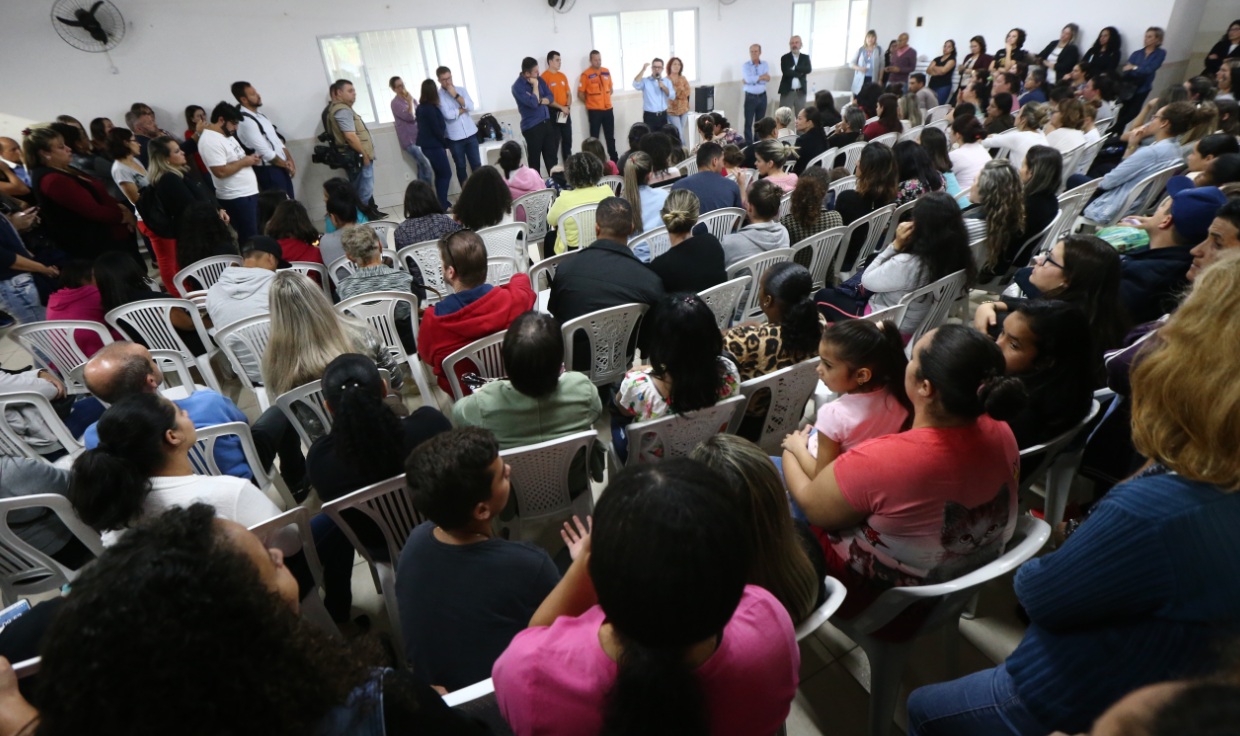 Associação de Moradores da Costeira estava lotada na manhã desta segunda para a reunião sobre a interdição da Anísio Teixeira Associação de Moradores da Costeira estava lotada na manhã desta segunda para a reunião sobre a interdição da Anísio Teixeira