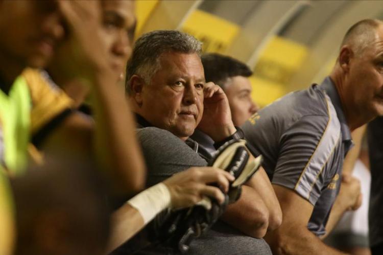 Roberto Cavalo, técnico do Criciúma Roberto Cavalo