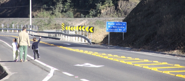 SC-446, pavimentada há quatro anos, desviou traçado para dar acesso à Usitesc SC-446, pavimentada há quatro anos, desviou traçado para dar acesso à Usitesc