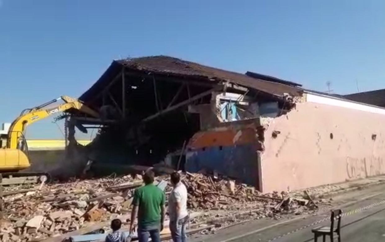 Prédio começou a ser demolido no fim de semana