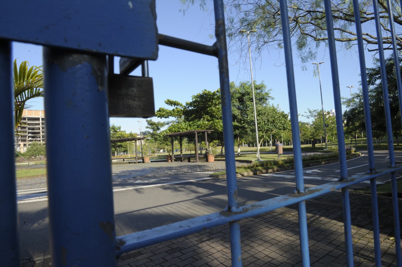 Principal parque da cidade, o Ramiro amanheceu vazio.