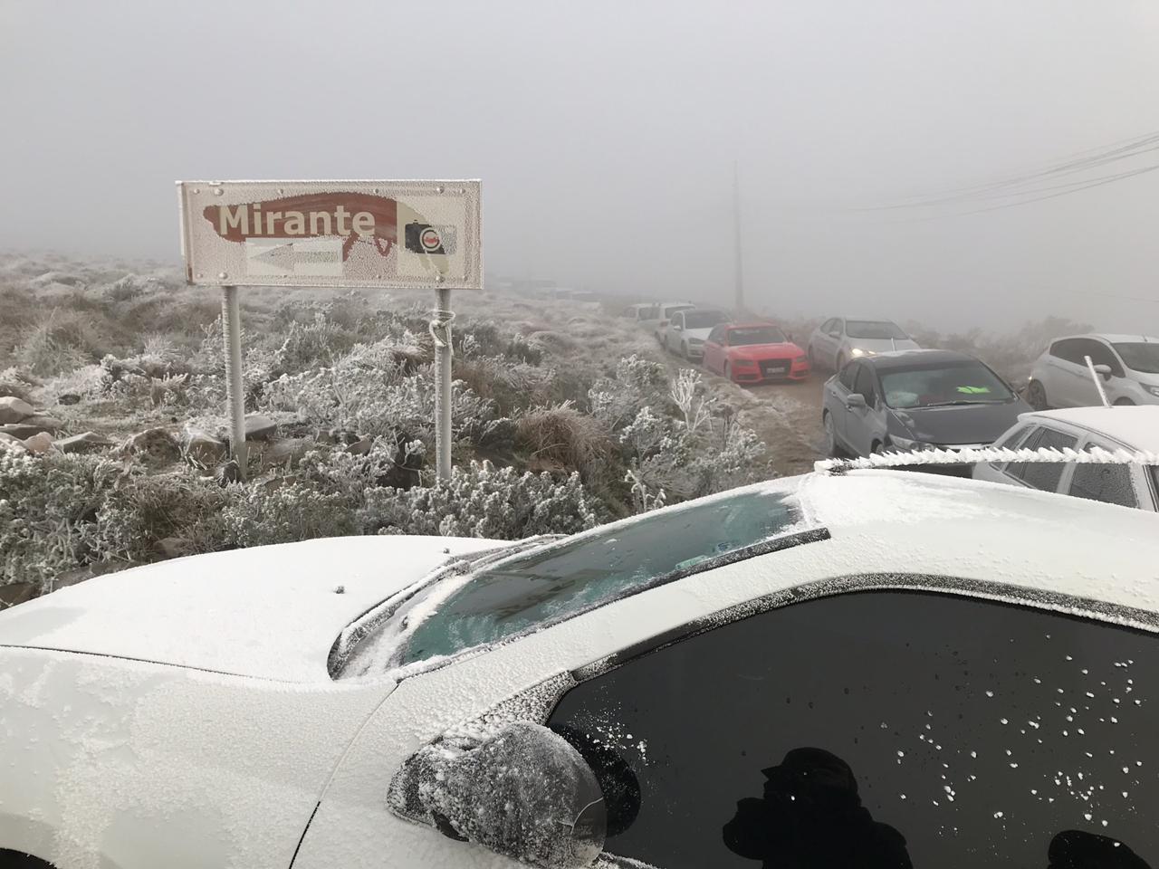 Pequeno congestionamento no Mirante do Morro da Antena, em busca do frio Lucas Paraizo
