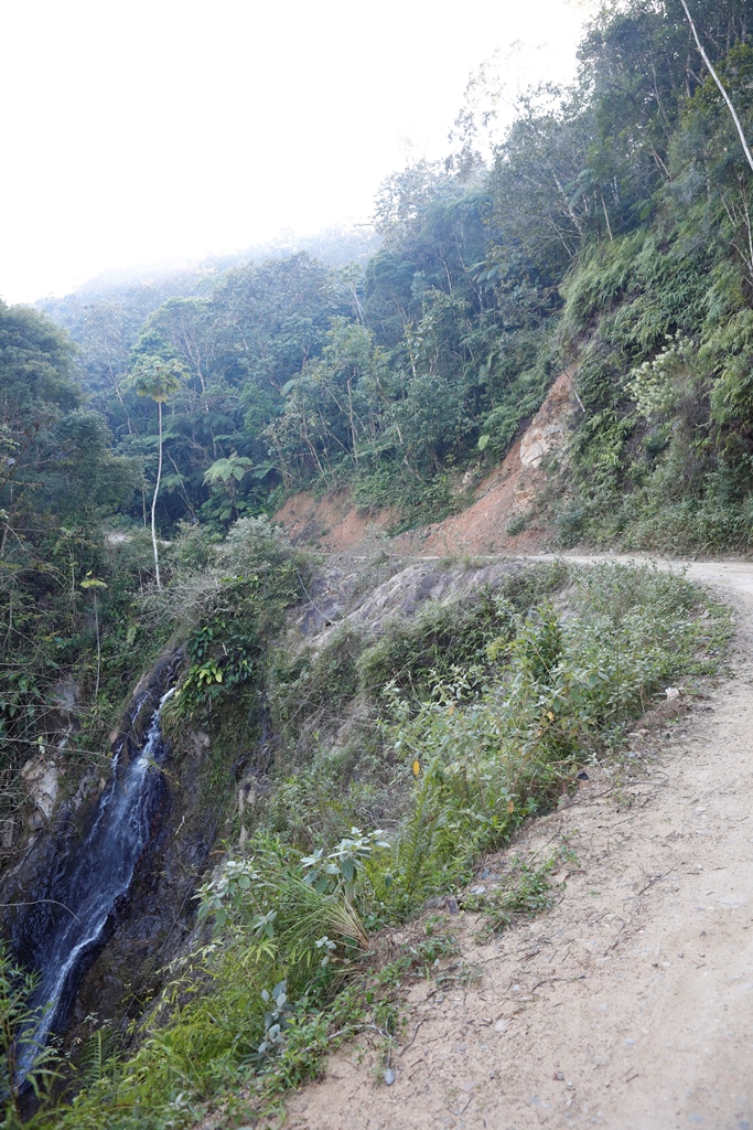 Há curso d'água que cortam a estrada e exigem atenção