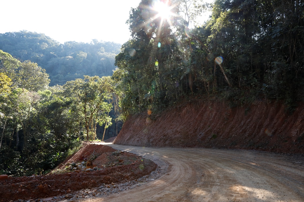 Estrada não receberá pavimentação e ainda precisa de sinalização e guard-rail