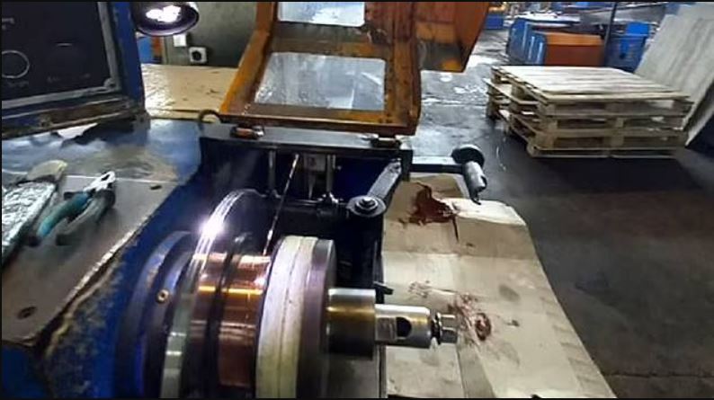 Assistente de loja, Umida Nazarova teve o couro cabeludo totalmente arrancado no acidente.