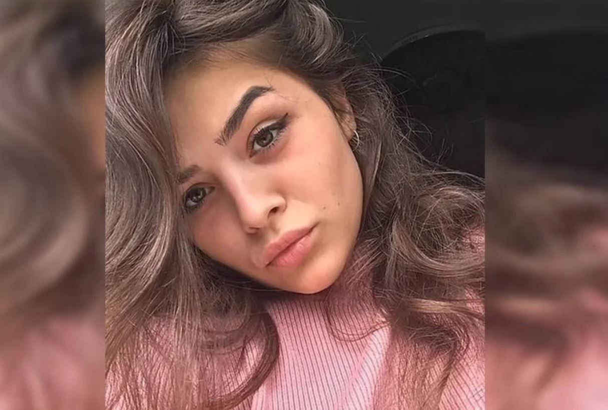 Funcionários seniores mostravam a fábrica para ela quando o cabelo da mulher, que estava solto, ficou preso em uma das máquinas, enrolado ao redor do pescoço.