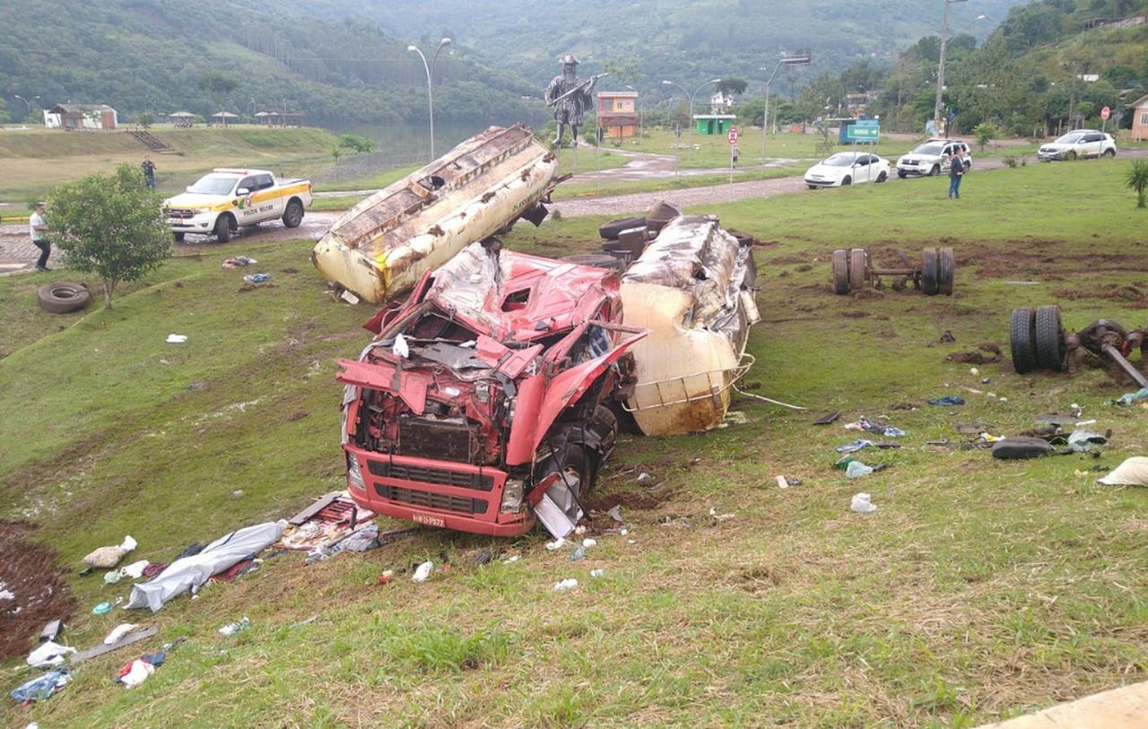 Acidente ocorreu na cabeceira da ponte do Goio-Ên, em Chapecó